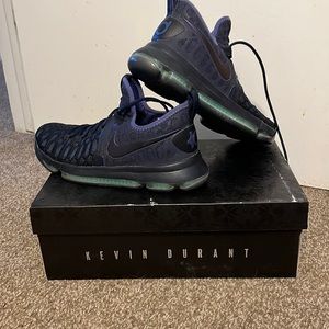 KD 9 Purple Dust. Size 9.5. Comes with box.